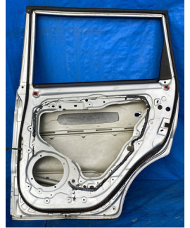 Porta Traseira Direita Kia Soul 2008 - 2014 / Detalhe  Traseira Direito Prateado