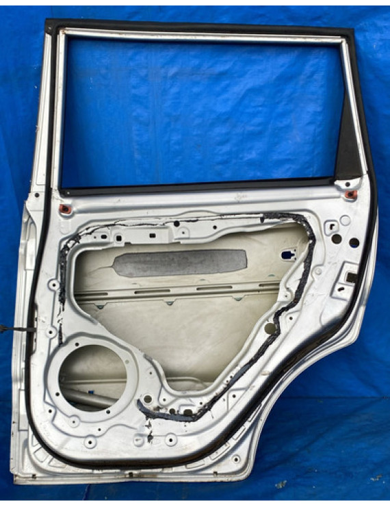 Porta Traseira Direita Kia Soul 2008 - 2014 / Detalhe  Traseira Direito Prateado