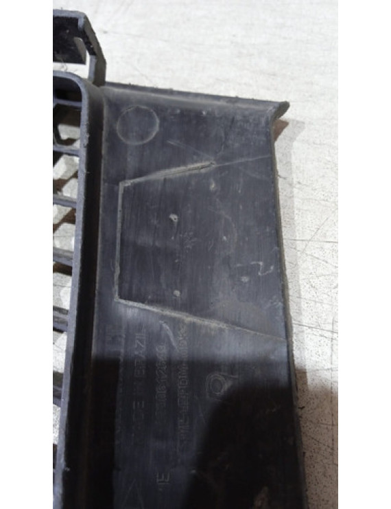 Grade Esquerda Renault Sandero 2008 - 2011 8200612649 Preto Esquerdo
