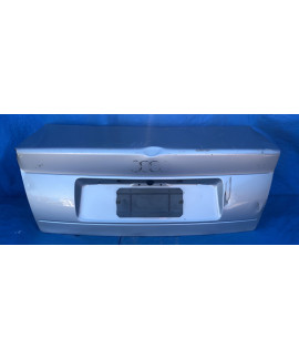 Tampa Traseira Audi A4 Sedan 1996 A 1999 / Detalhes Prateado Tampa Traseira Audi A4 Sedan 1996 A 1999 / Detalhes Prateado