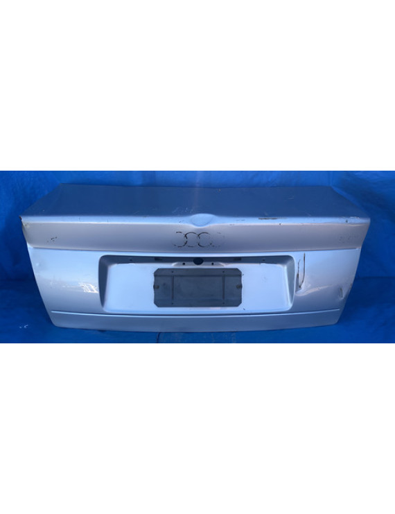 Tampa Traseira Audi A4 Sedan 1996 A 1999 / Detalhes Prateado