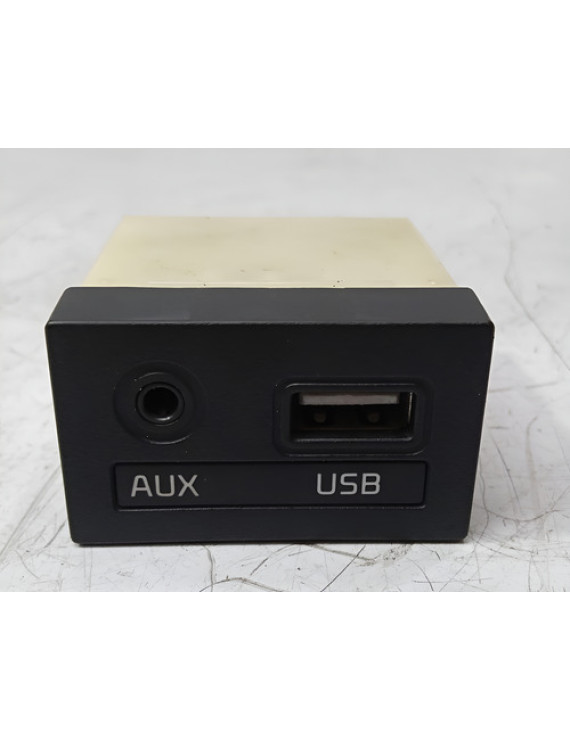 Entrada Aux Usb Auxiliar Cerato 2014 - 2019 Preto