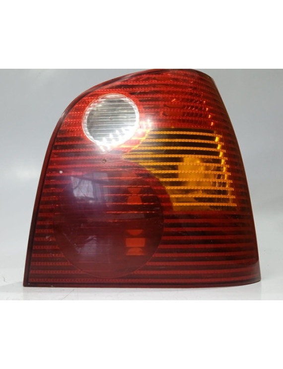 Lanterna Direita Polo Hatch 2003 2004 2005 2006 Direito/passageiro Vermelho