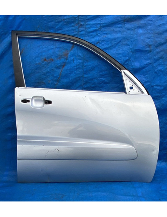 Porta Dianteira Direita Rav4 2000 Á 2005 / Detalhes Dianteira Direita Prateado