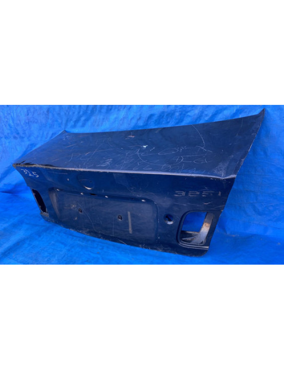 Tampa Traseira Sedan Bmw 325i 1999 A 2005 / Detalhe Preto