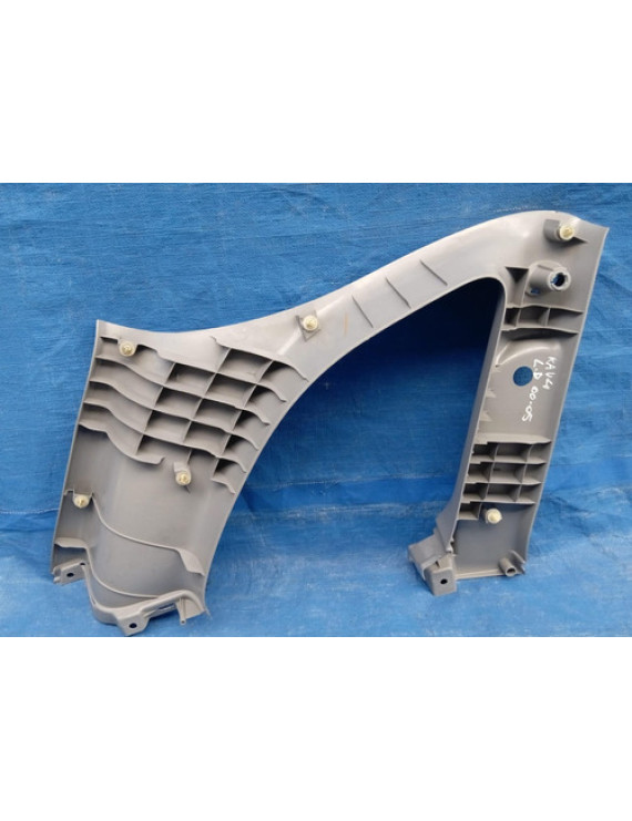 Acabamento Porta Malas Direito Toyota Rav4 2000 - 2005