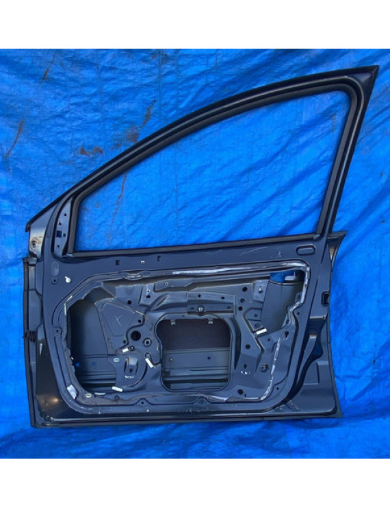 Porta Dianteira Direita C5 2001 - 2005 / Detalhe Dianteira Direita