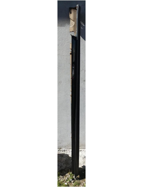 Spoiler Lado Direito Mercedes C300 2018 Preto