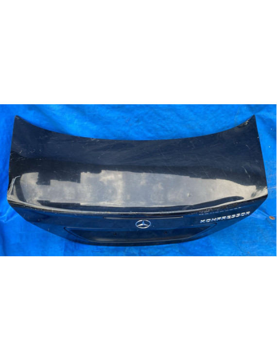 Tampa Traseira Mercedes C200 2001 A 2006 / Detalhe Preto