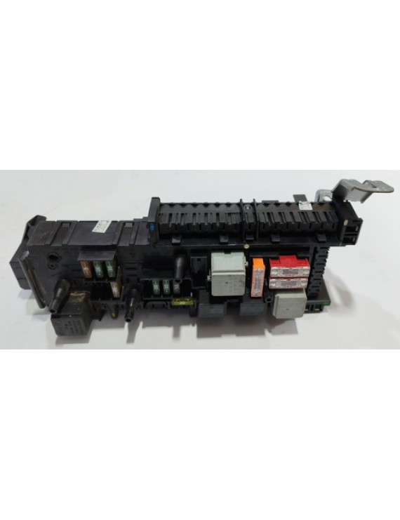 Caixa De Fusiveis Mercedes Benz C180 1.8 2011 / 016706581