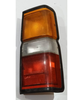 Lanterna Direita Nissan Terrano 1985 1986 Direito/passageiro Âmbar / Claro / Vermelho