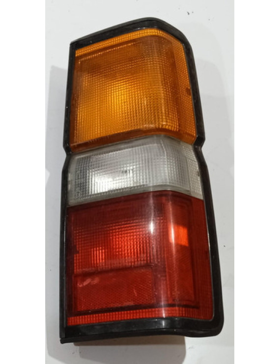 Lanterna Direita Nissan Terrano 1985 1986 Direito/passageiro Âmbar / Claro / Vermelho