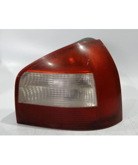 Lanterna Direita Audi A3 2002 2003 2004 2005 / Detalhe Direito/passageiro Vermelho E Transparente