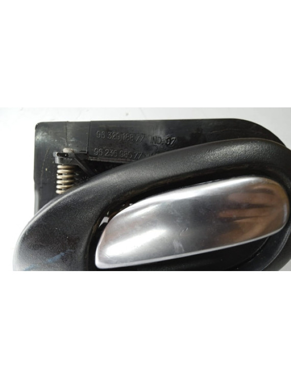Maçaneta Interna Dianteira Direito Peugeot 207 2005 - 2013 Preto