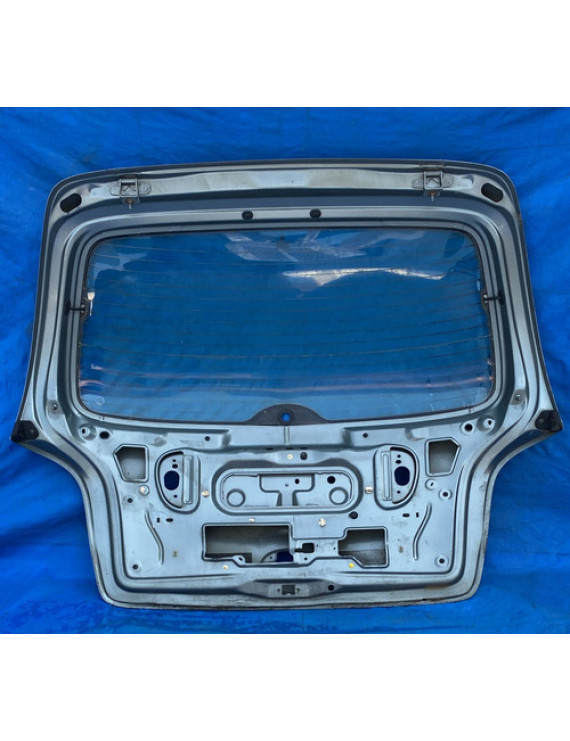 Tampa Traseira Megane 1999 A 2005 / Detalhes Prateado