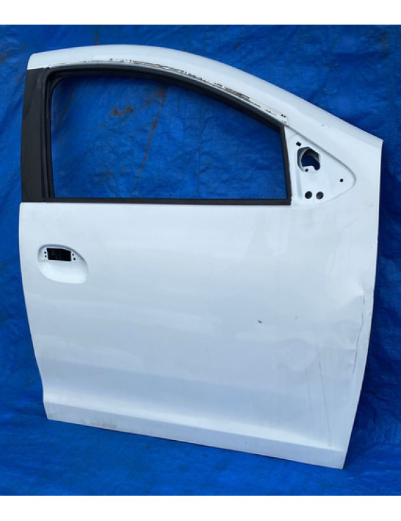 Porta Dianteira Direita Sandero 2014 A 2020 / Detalhe Dianteira Direita Branco