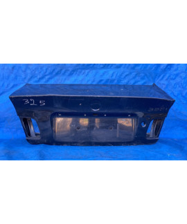 Tampa Traseira Sedan Bmw 325i 1999 A 2005 / Detalhe Preto