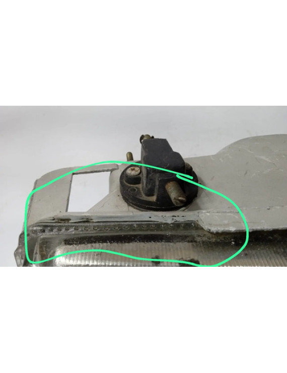 Farol Direto Fiat Tempra 1998  Detalhe Direito