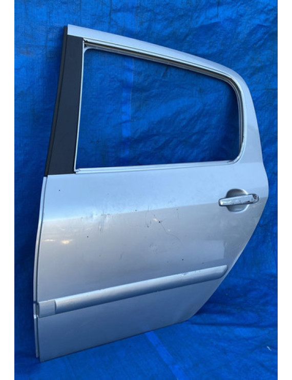 Porta Traseira Esquerda Peugeot 307 2002 A 2012 Detalhe Traseira Esquerdo Prateado