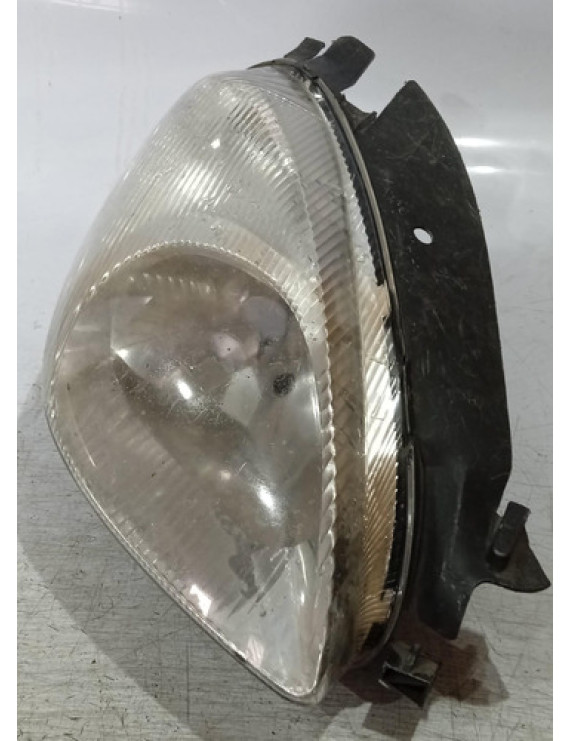 Farol Direito Xsara Picasso 2001 - 2007 / Detalhe Direito