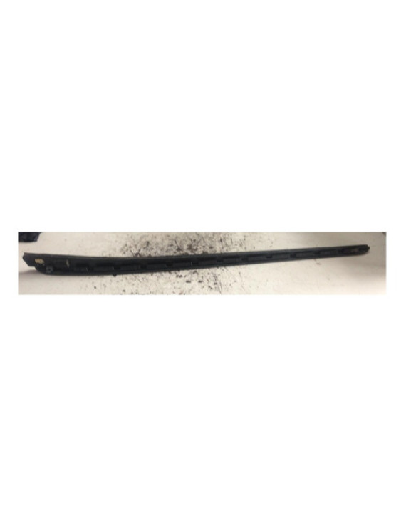 Moldura Externa Parabrisa Direito Azera 2012 - 2016  Preto