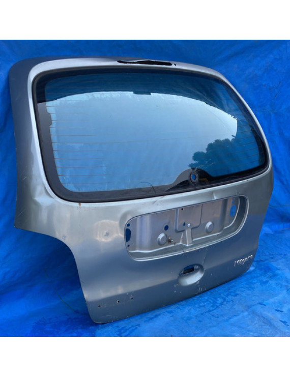 Tampa Traseira Megane 1999 A 2005 / Detalhes Prateado