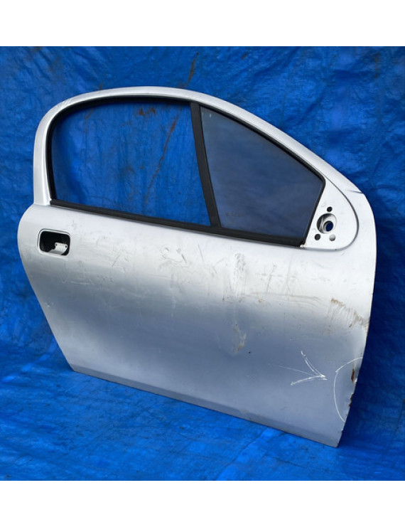 Porta Dianteira Direita Tigra 2000 / Detalhes Dianteira Cinza