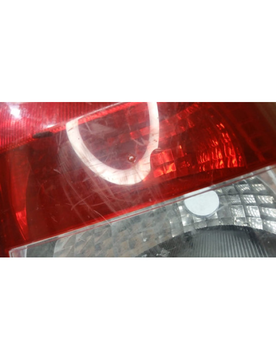 Lanterna Direita Astra Sedan 2003 - 2011 Detalhe Direito/passageiro Vermelho