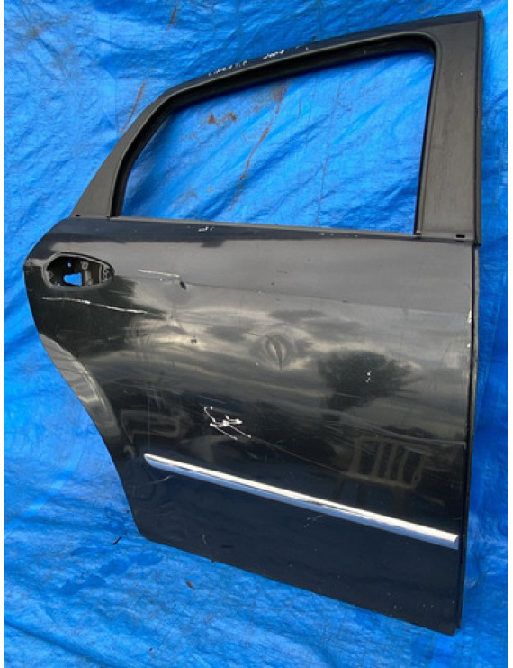 Porta Traseira Direita Fiat Linea 2009 A 2016 / Detalhe Traseira Direita Preto