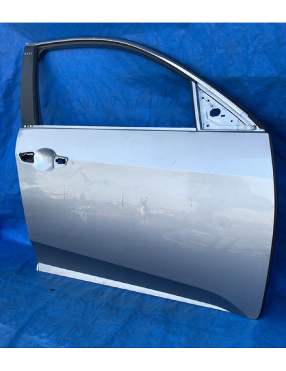 Porta Dianteira Direita Honda Civic 2017 - 2020 / Detalhe Dianteira Direita Prateado