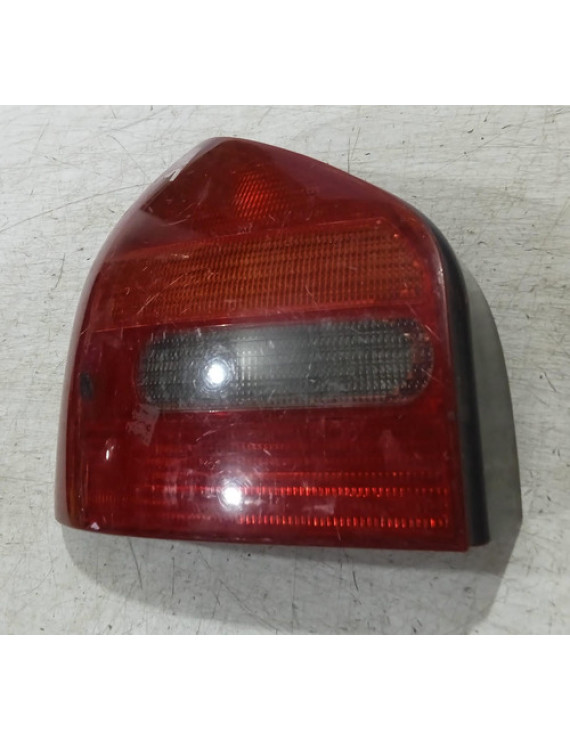 Lanterna Esquerda Audi A3 1996 1997 1998 1999    Esquerdo Vermelho