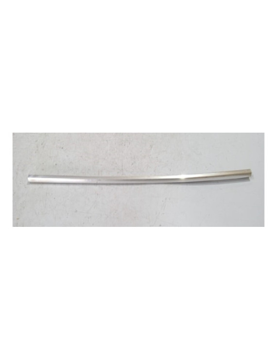 Friso Externo Porta Dianteira Direita Audi A8 1994 - 2002    Prateado