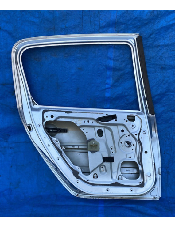 Porta Traseira Esquerda Peugeot 307 2002 A 2012 Detalhe Traseira Esquerdo Prateado