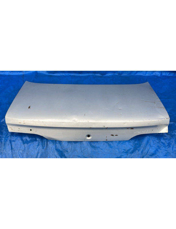 Tampa Traseira Ford Taurus Sedan 1994 1995 / Detalhe Prateado