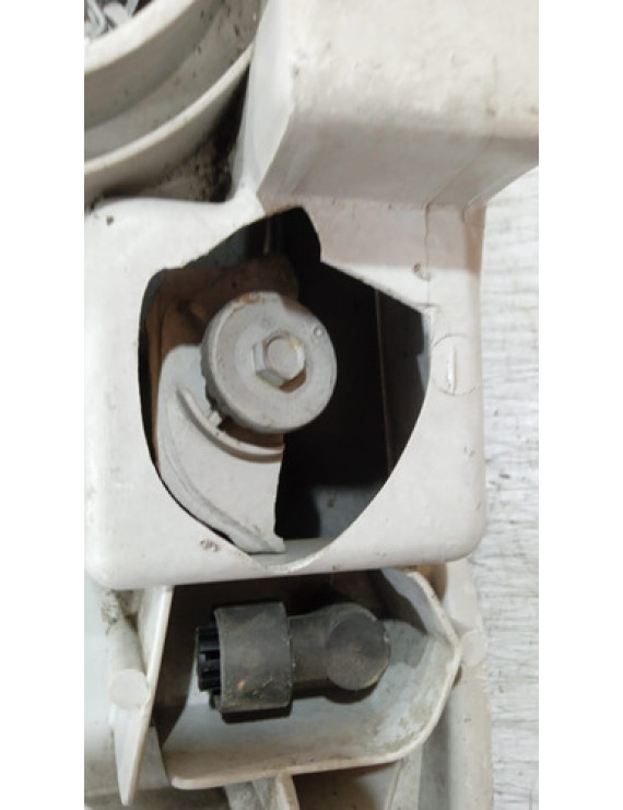 Farol Direito Suzuki Grand Vitara 1999 - 2005 / Detalhe Direito