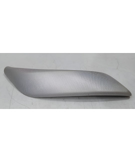 Friso Porta Esquerda Bmw 118i 2012 Detalhe Cinza Friso Porta Esquerda Bmw 118i 2012 Detalhe Cinza