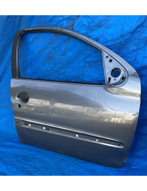 Porta Dianteira Direita Peugeot 206 2001 A 2012 Detalhes Dianteira Direita Prateado