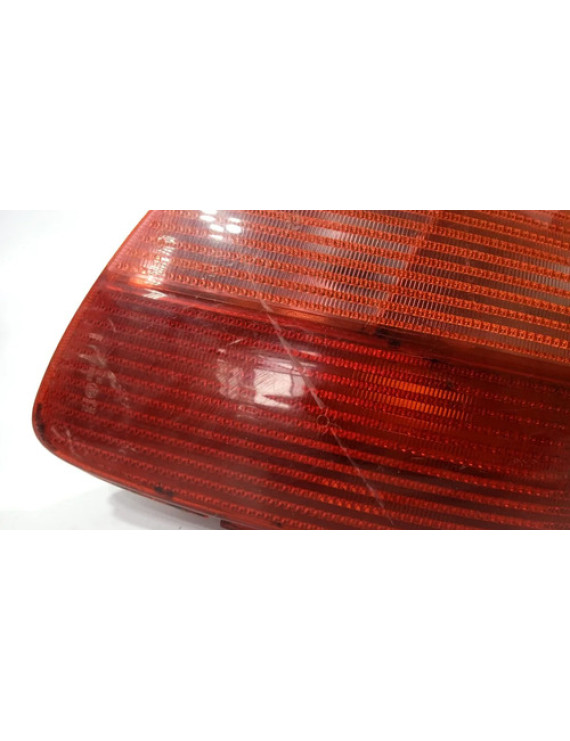 Lanterna Direita Peugeot 206 2003 2004 2005 2006 Hatch  Direito/passageiro Vermelho