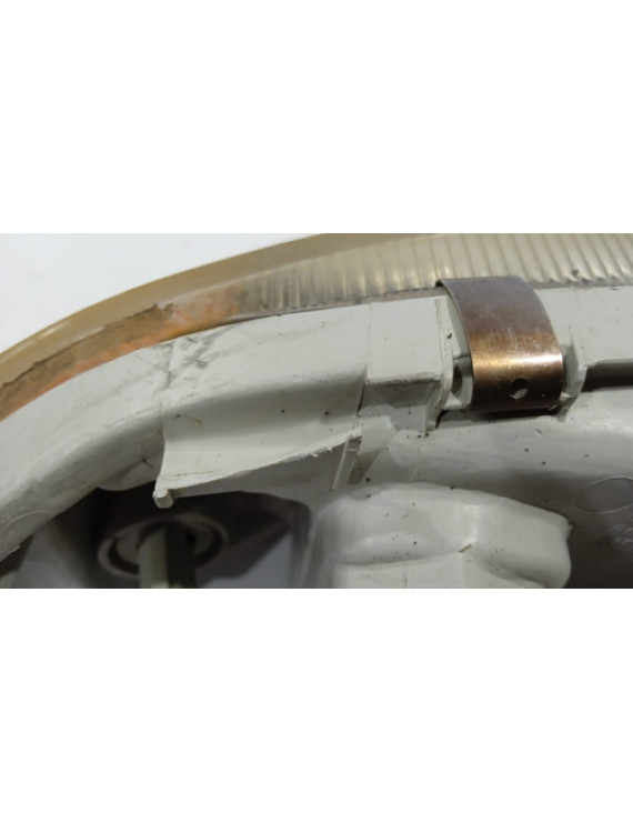 Farol Esquerdo Suzuki Swift 1995 / Detalhe Esquerdo