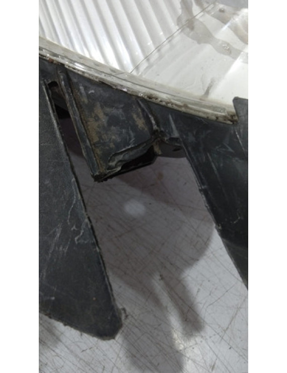 Farol Direito Xsara Picasso 2001 - 2007 / Detalhe Direito