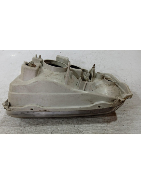 Farol Direito Suzuki Grand Vitara 1999 - 2005 / Detalhe Direito