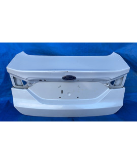 Tampa Traseira Ford Fusion 2013 A 2018 / Detalhe Prateado