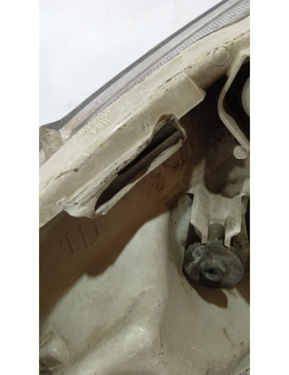 Farol Esquerdo Corolla Fielder 2003 - 2008 / Detalhe Esquerdo