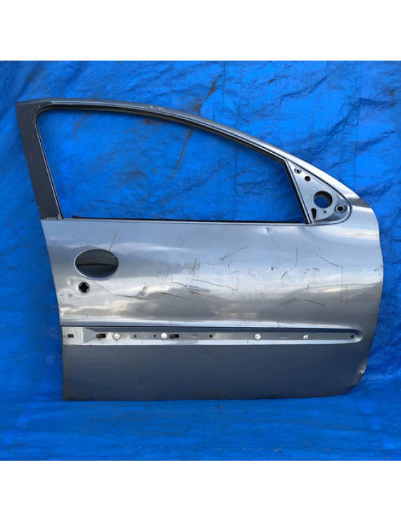 Porta Dianteira Direita Peugeot 206 2001 A 2012 Detalhes Dianteira Direita Prateado