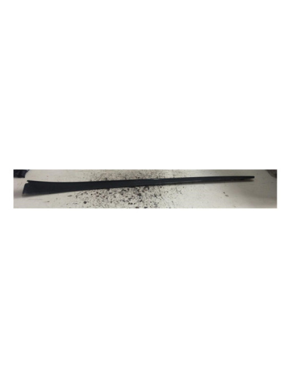 Moldura Externa Parabrisa Direito Azera 2012 - 2016  Preto
