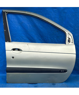 Porta Dianteira Direita Renault Scenic 2001 A 2009 Dianteira Direita Prateado