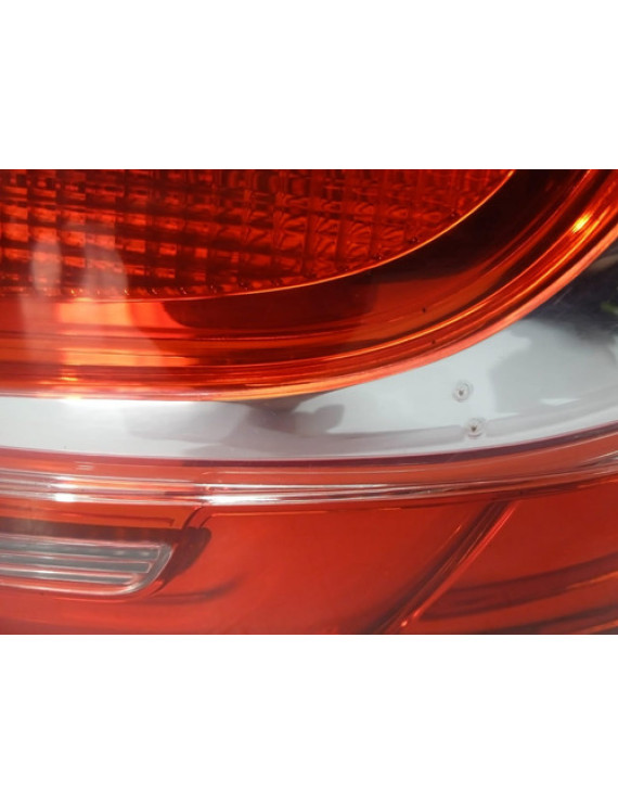 Lanterna Direita Sandero 2015 2016 2017 2018 / Trincada Direito/passageiro Vermelho