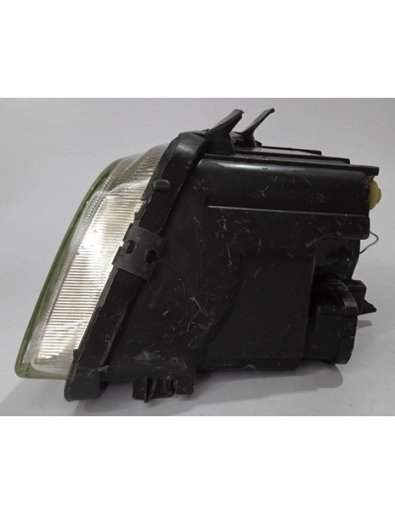 Farol Direito Audi A4 1997 / Detalhe Direito/passageiro