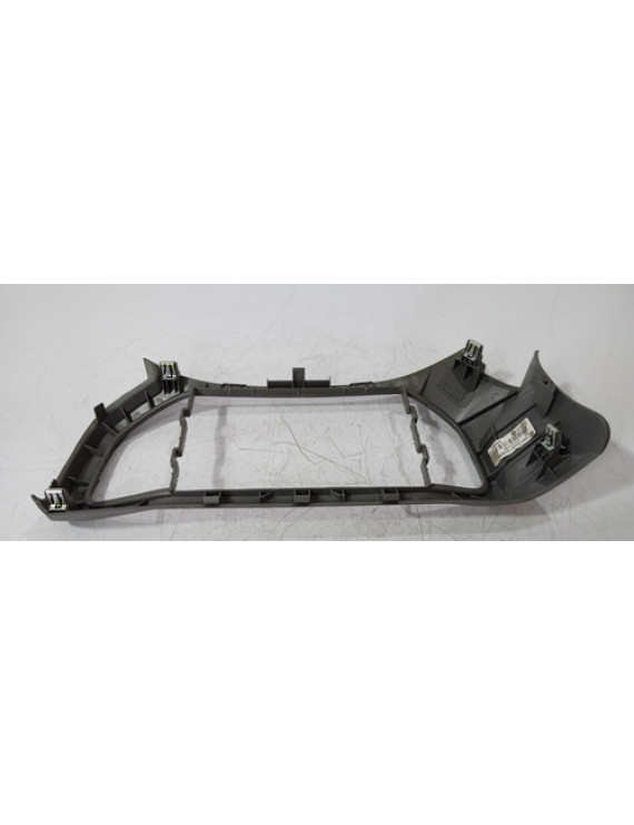 Moldura Painel Central Multimídia Onix 2013 - 2019 Preto
