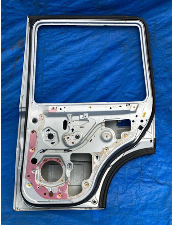 Porta Traseira Direita Freelander 1 2001 - 2006 Detalhes Traseira Direita Prateado